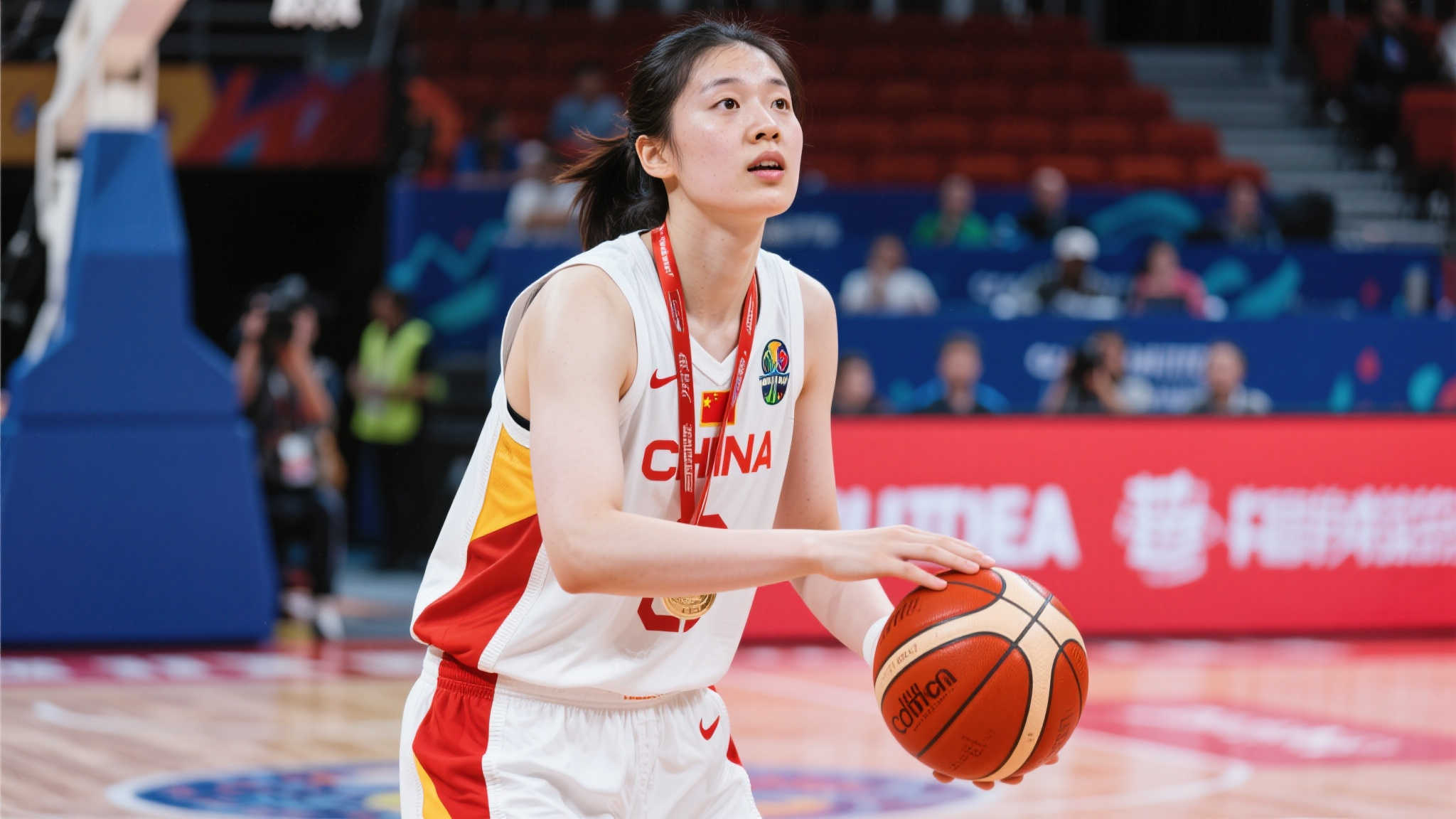 这位姑娘是中国篮球历史中不可忽视的一员。她曾在国际