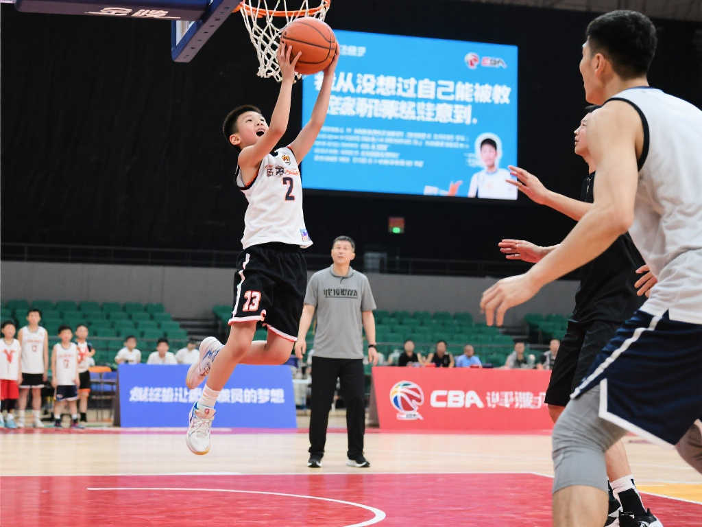 CBA球员训练营公开课人气爆棚 CBA球员训练营公开课人气爆棚